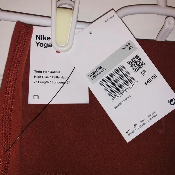 Nike yoga luxe shorts - Picture 3 of 3